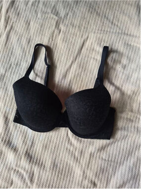 Pink Victoria's Secret Wear Everywhere T-Shirt Lightly Lined Bra Black Lace 32DD